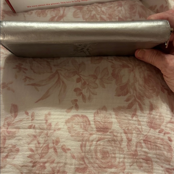 Yves Saint Laurent Leather Continental Wallet - Picture 5 of 13